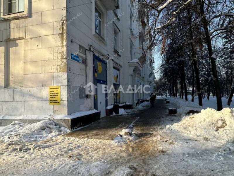 трёхкомнатная квартира на улице Коминтерна дом 4