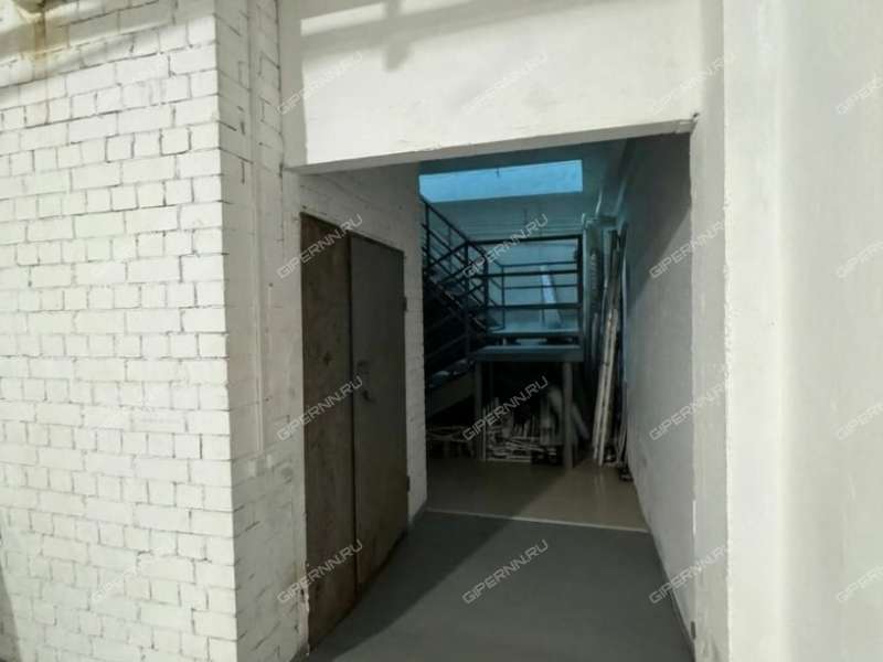 помещение под коммерческую недвижимость на улице Родионова