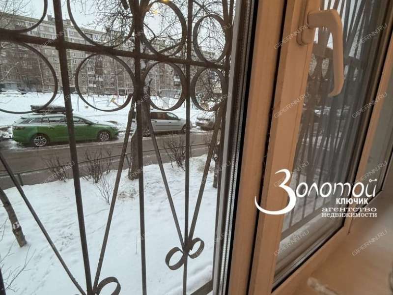 трёхкомнатная квартира на улице Челюскинцев дом 19