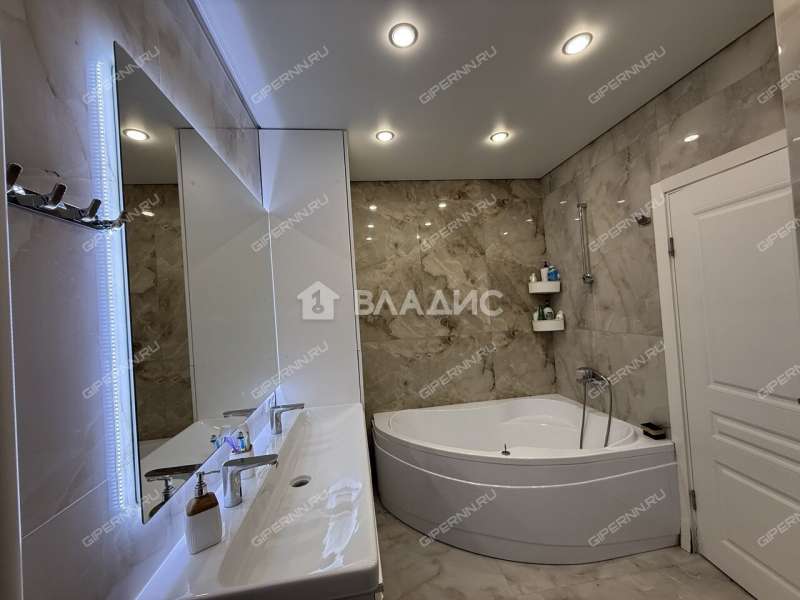 четырёхкомнатная квартира на Сенной площади дом 1