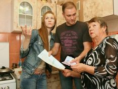 Кто должен платить риелтору — покупатель или продавец?