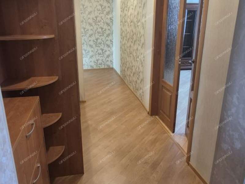 четырёхкомнатная квартира на Керченской улице дом 22