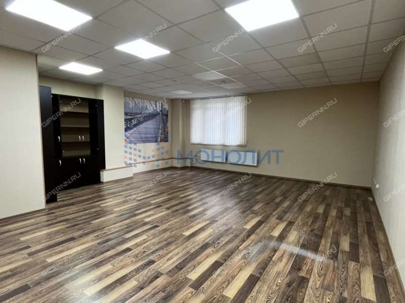 помещение под офис, торговую площадь на улице Германа Лопатина