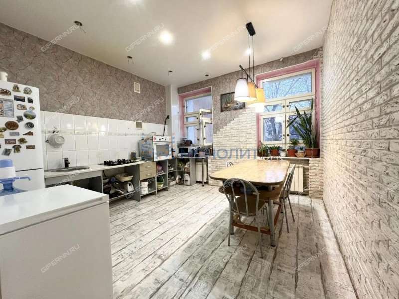 трёхкомнатная квартира на проспекте Ильича дом 33