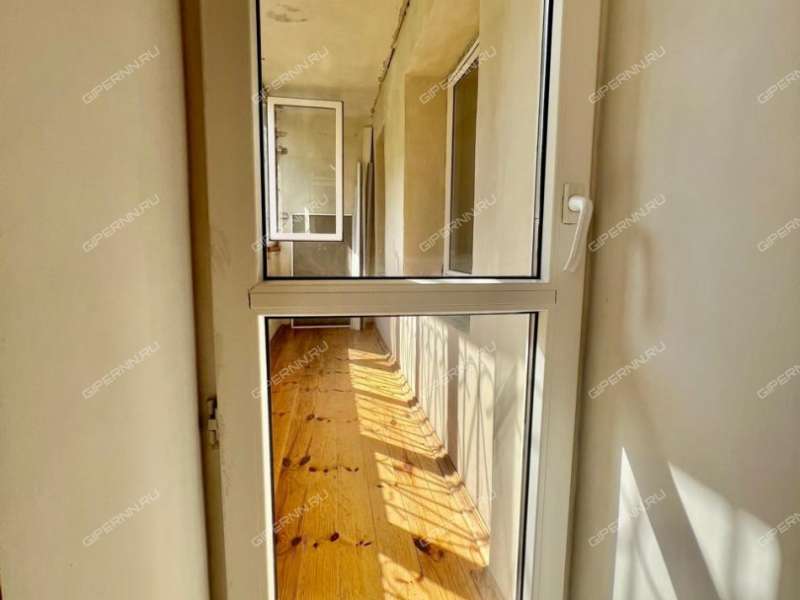 трёхкомнатная квартира в 2-м микрорайоне дом 20а город Кстово