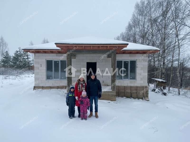 дом на  село Безводное