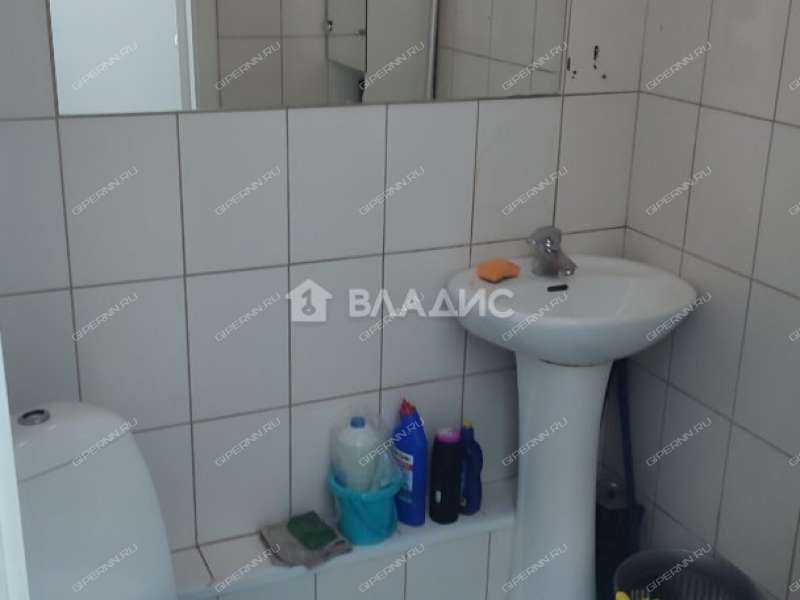 здание под офис, торговую площадь на Новой улице