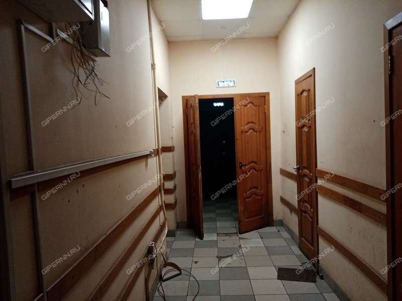 помещение под торговую площадь на улице Сазанова