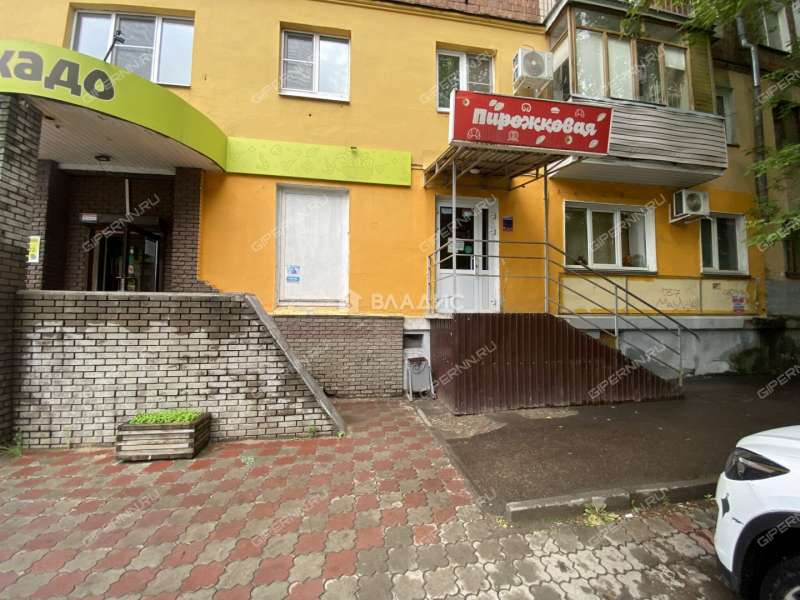 помещение под помещение свободного назначения на улице Октябрьской Революции