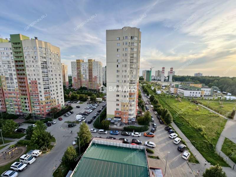 трёхкомнатная квартира на улице Академика Сахарова дом 111 к2