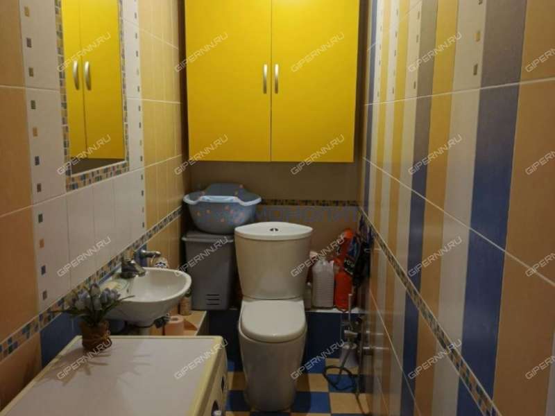 трёхкомнатная квартира на улице Александра Хохлова дом 21