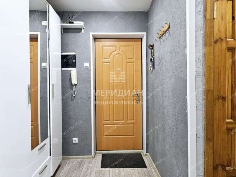 трёхкомнатная квартира на 2-й мкр дом 37 Бор