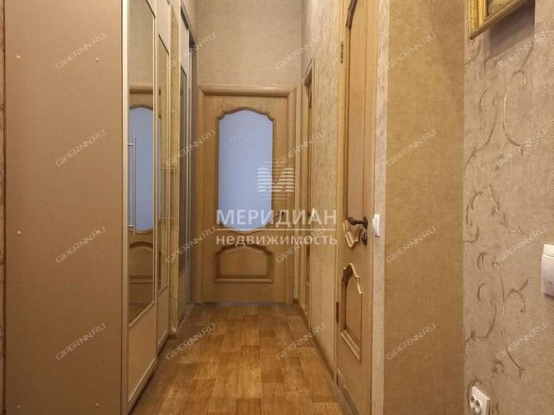 четырёхкомнатная квартира на улице Страж Революции дом 6/3