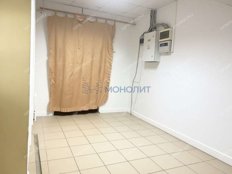помещение под офис, торговую площадь на Комсомольской улице