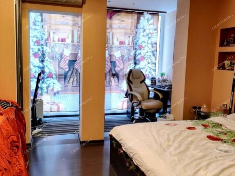 трёхкомнатная квартира на улице Александра Хохлова дом 1