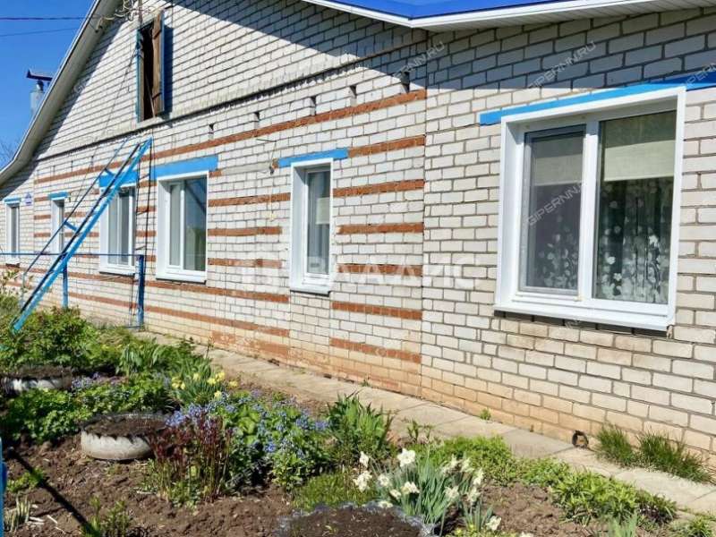 1/2 дома на улице Центральная село Берендеевка