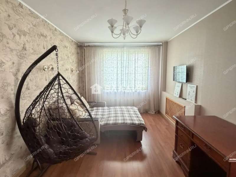 трёхкомнатная квартира на улице Родионова дом 165 к1