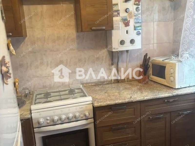 трёхкомнатная квартира на улице Героя Чугунова дом 15