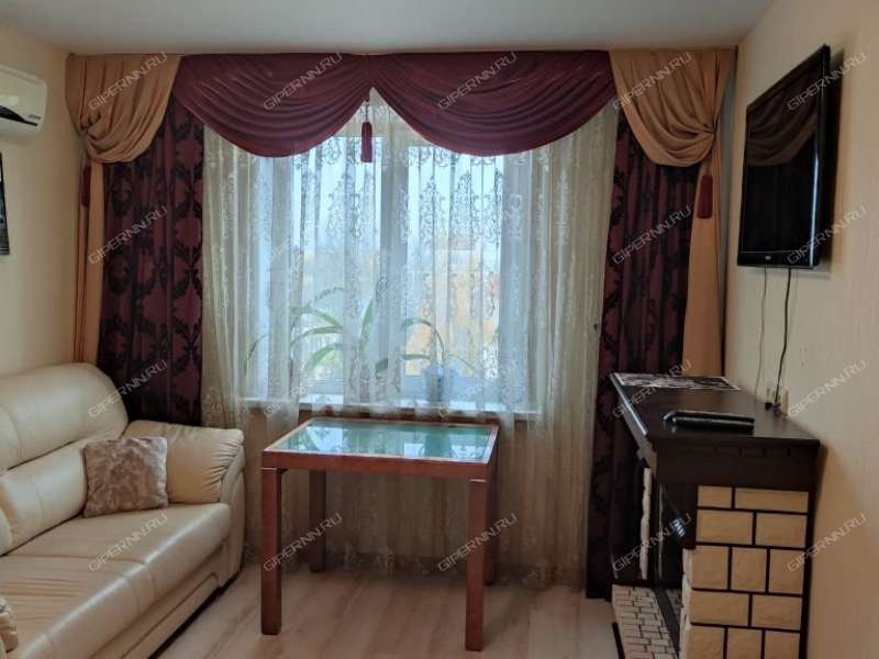 трёхкомнатная квартира на улице Коминтерна дом 22