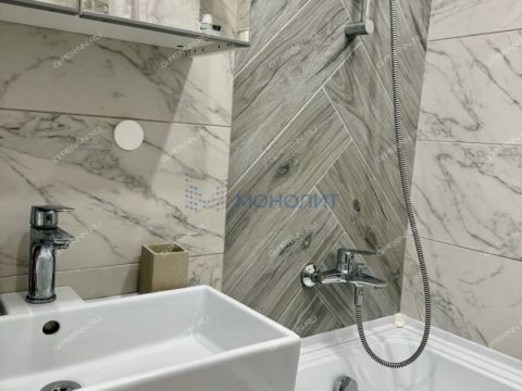 4-komnatnaya-ul-strokina-d-18 фото