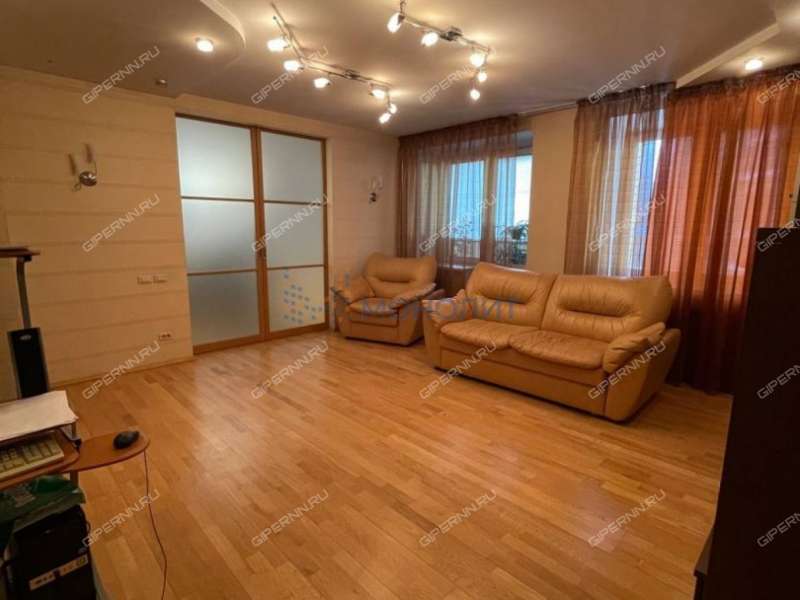 четырёхкомнатная квартира на улице Нестерова дом 33