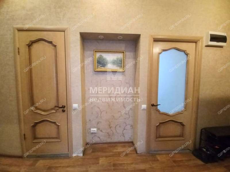 четырёхкомнатная квартира на улице Страж Революции дом 6/3