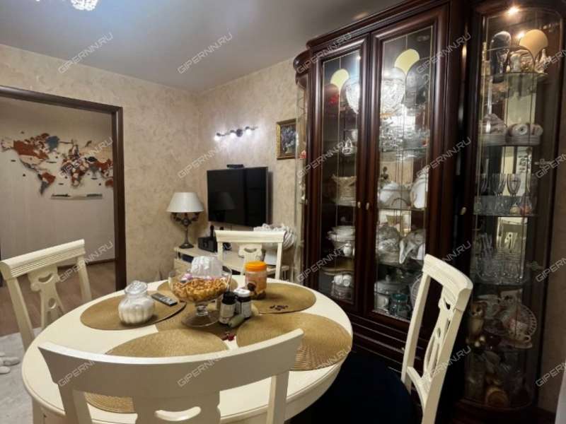 четырёхкомнатная квартира на улице Василия Иванова дом 46