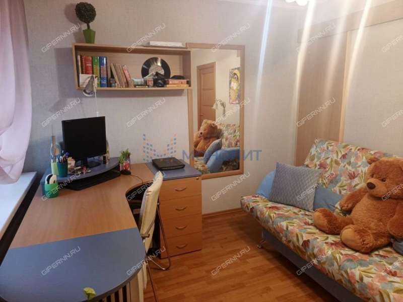 трёхкомнатная квартира на улице Александра Хохлова дом 21