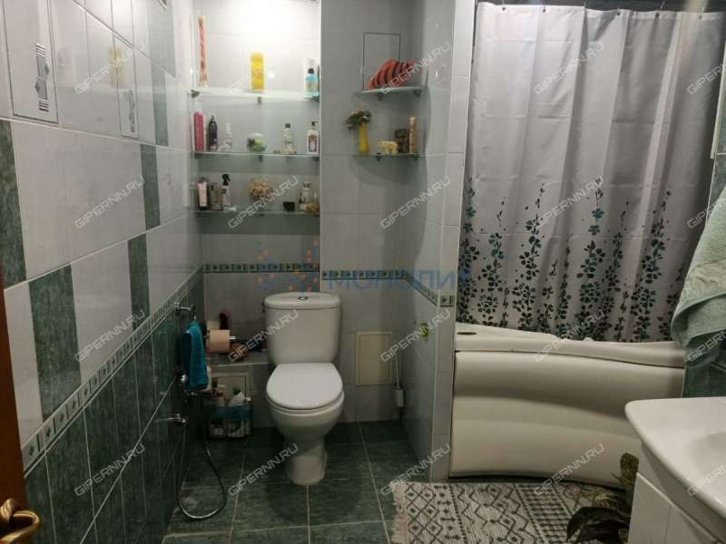 трёхкомнатная квартира на улице Александра Хохлова дом 21