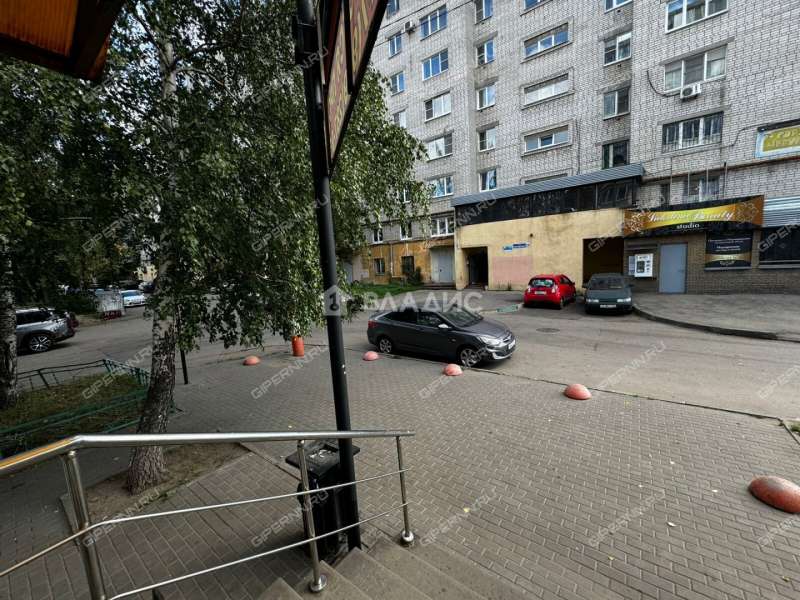 помещение под торговую площадь на проспекте Бусыгина