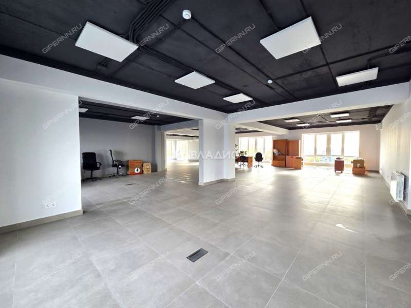 здание под офис, торговую площадь на улице Ларина