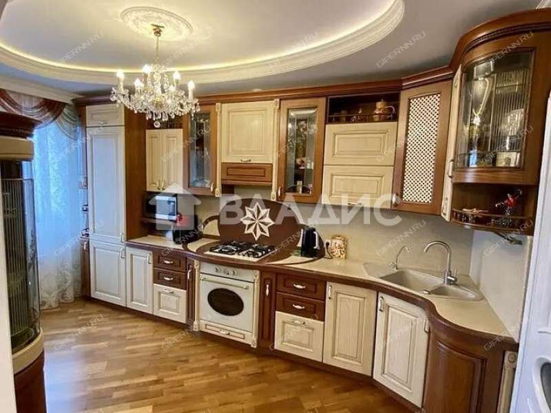 четырёхкомнатная квартира на улице Дунаева дом 8