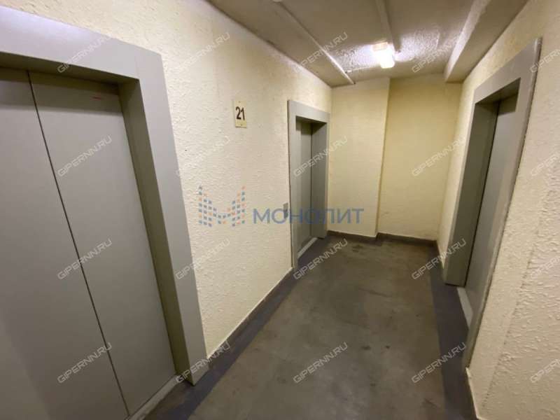 трёхкомнатная квартира на бульваре 60-летия Октября дом 21 к2