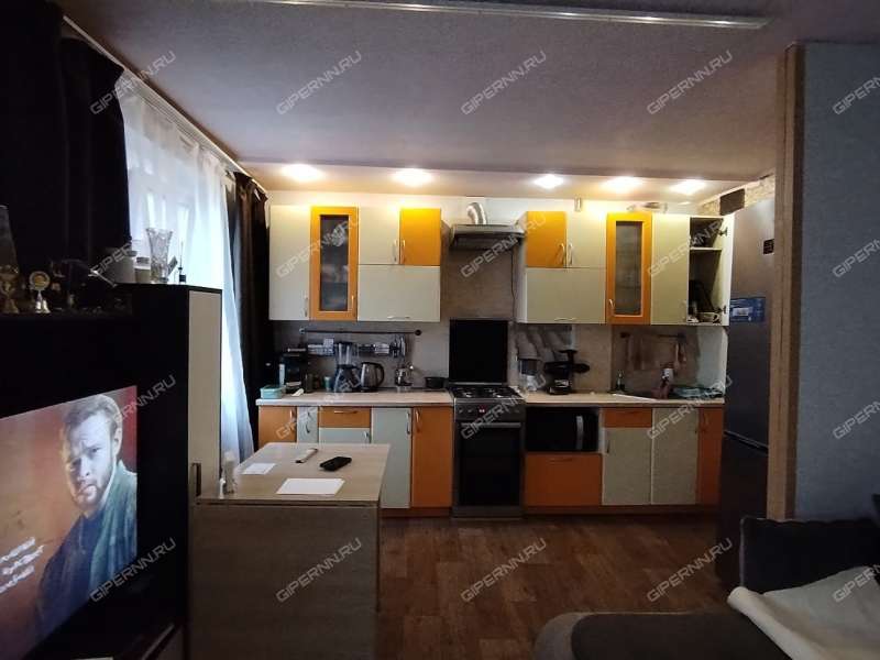 четырёхкомнатная квартира в 2-м микрорайоне дом 1 город Кстово