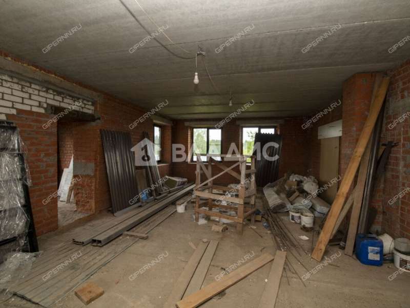 здание под офис, торговую площадь на Полевой улице