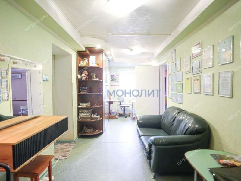 здание под склад, недвижимость под автобизнес на улице Вали Котика