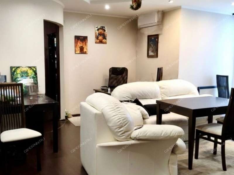 трёхкомнатная квартира на улице Александра Хохлова дом 1