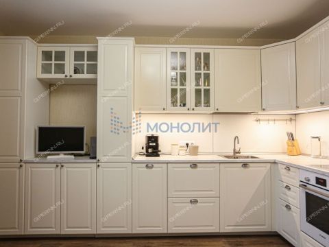 3-komnatnaya-ul-romantikov-d-8 фото