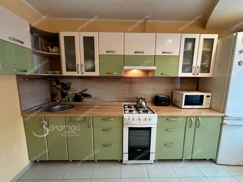 трёхкомнатная квартира на улице Строкина дом 9