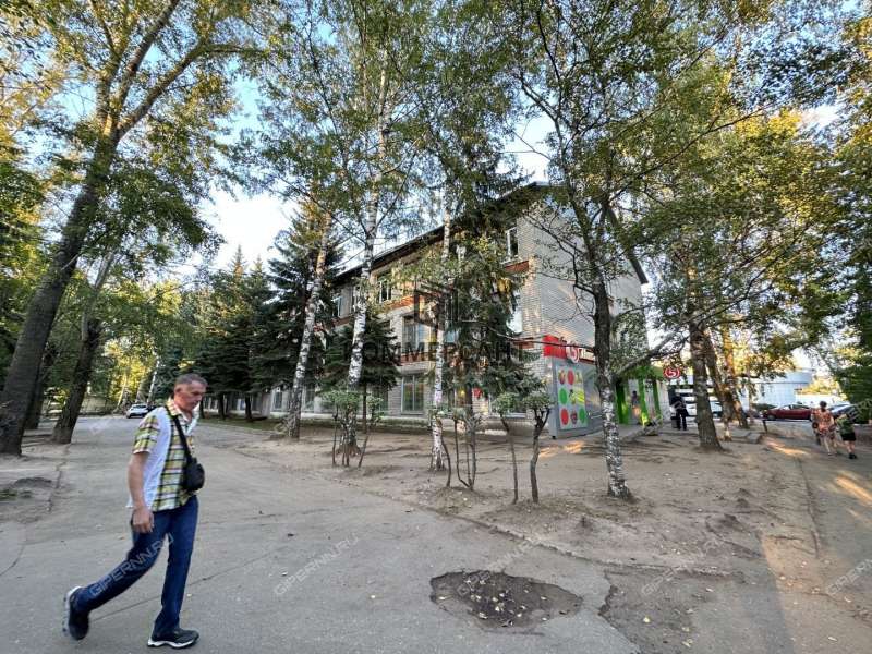 здание под офис, торговую площадь на улице Чаадаева