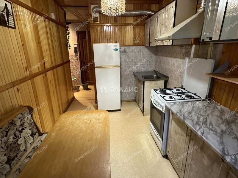 трёхкомнатная квартира на улице Верхнепечёрская дом 4