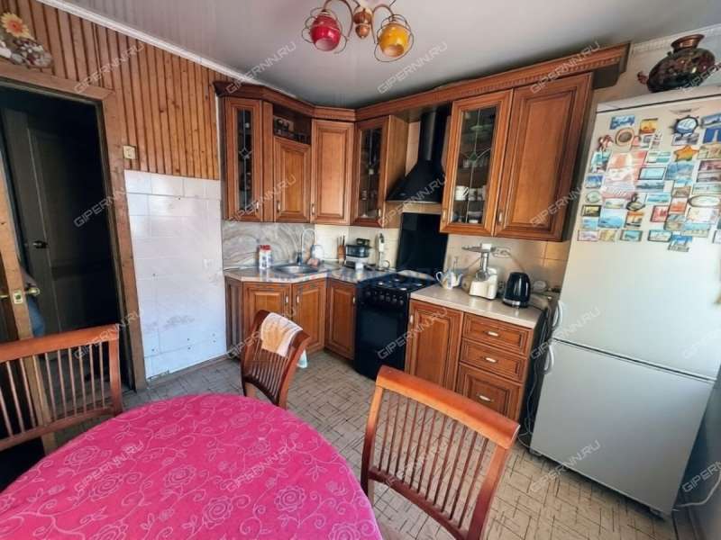 четырёхкомнатная квартира на Республиканской улице дом 25