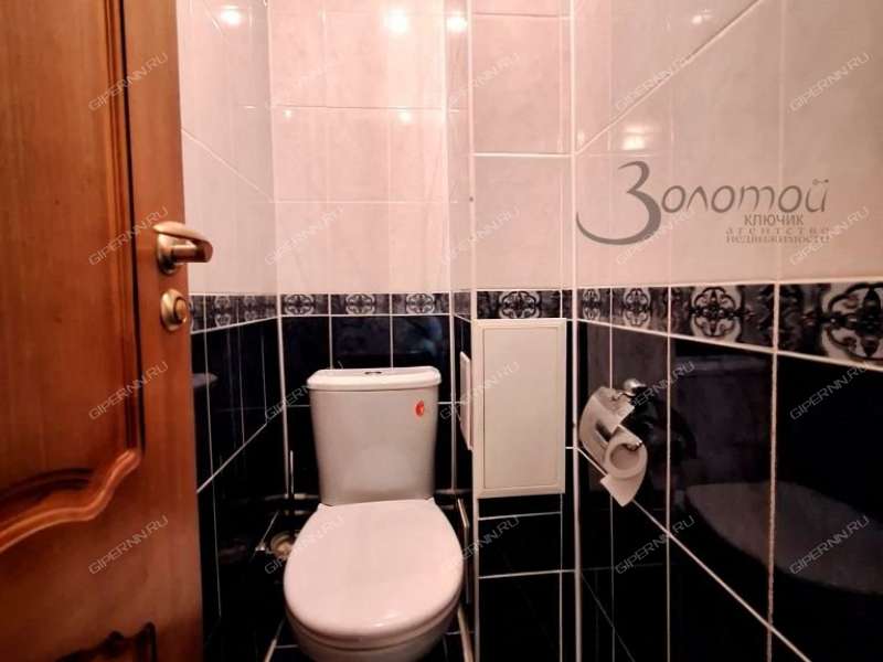 трёхкомнатная квартира на улице Красных Зорь дом 11