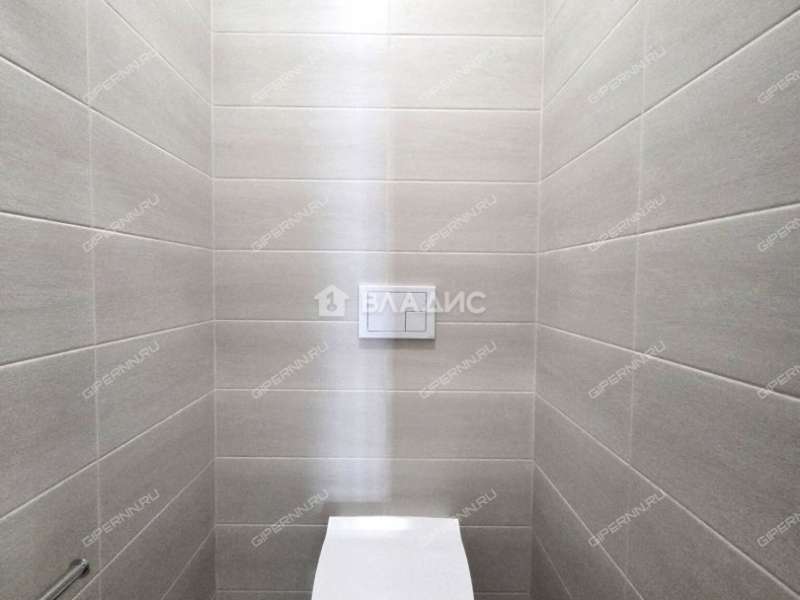 здание под офис, торговую площадь на улице Ларина