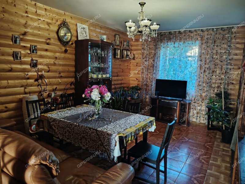 дом на улице Мира село Красное