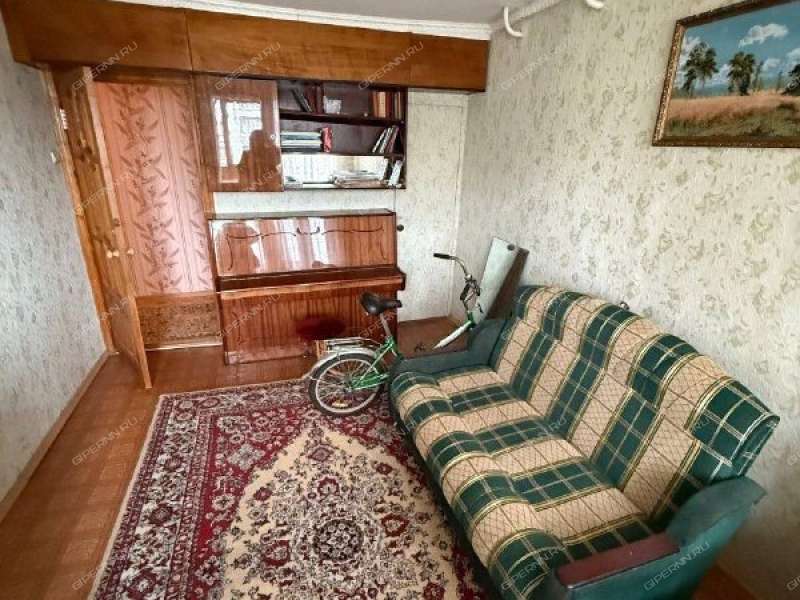 трёхкомнатная квартира на улице Политбойцов дом 8