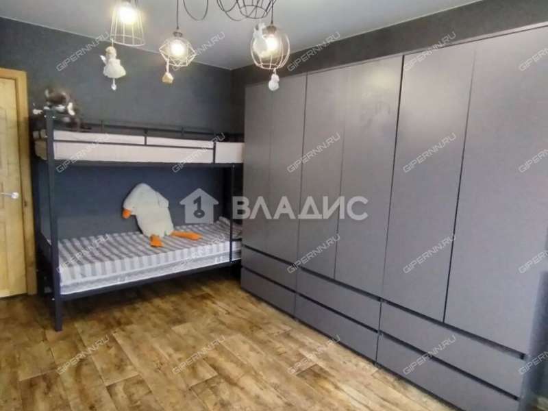 четырёхкомнатная квартира на улице Строкина дом 16Б