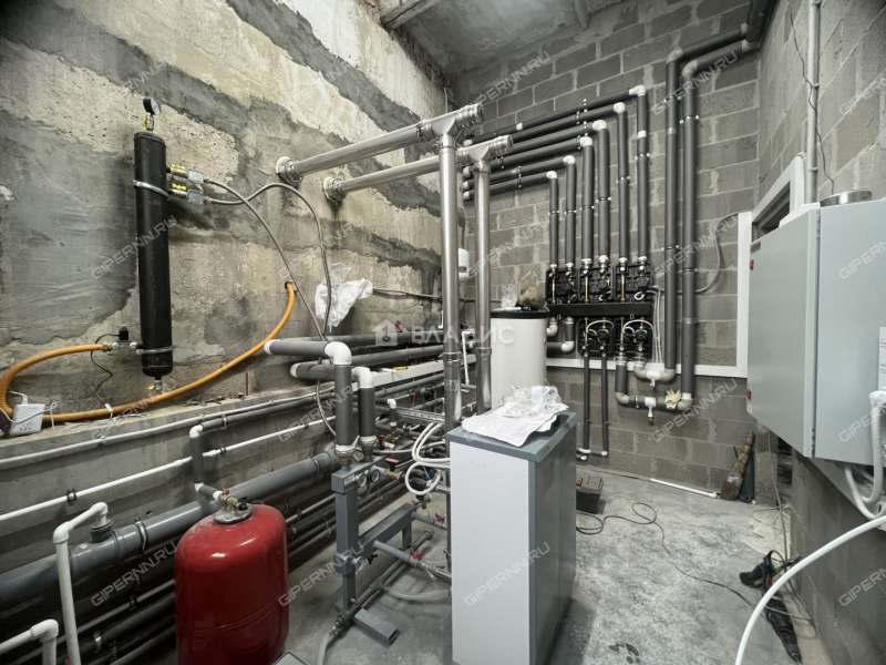 здание под офис, торговую площадь на улице Заслонова