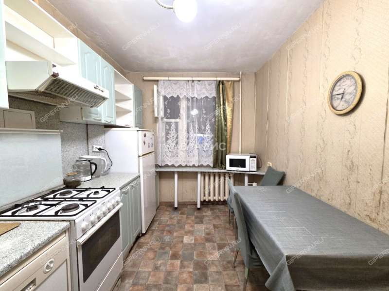 трёхкомнатная квартира на улице Верхнепечёрская дом 9