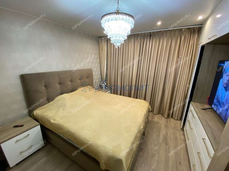 трёхкомнатная квартира на бульваре 60-летия Октября дом 21 к2